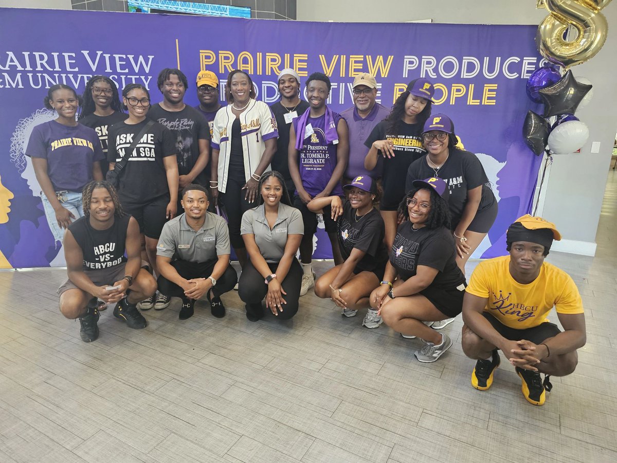 PVAMU_Pres's tweet photo. Freshman Move In 2024... current students, families, and staff braved the heat &amp; humidity to help the new additions to our  @PVAMU family get settled.  Panther Cubs - welcome to "The Hill' &amp; the first day of a life changing journey! 
#ExcellenceLivesHere https://t.co/BnFmTibGLP