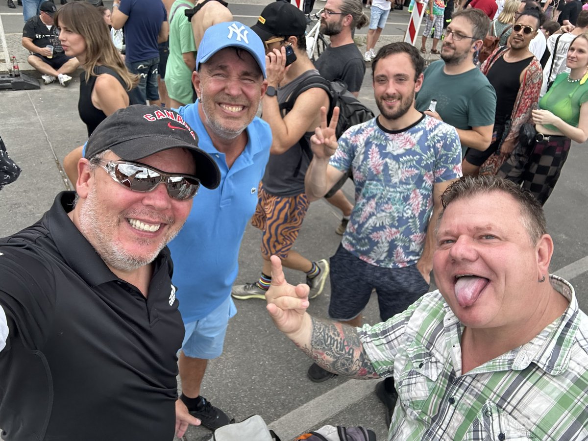 PuntaCanada's tweet photo. A few impressions of the Loveparade 2024 in Berlin. 

😎🥳🍻

#Loveparade #Loveparade2024 #RaveThePlanet #RaveThePlanet2024 #Berlin #Siegessäule https://t.co/ZJP6O9uYCh
