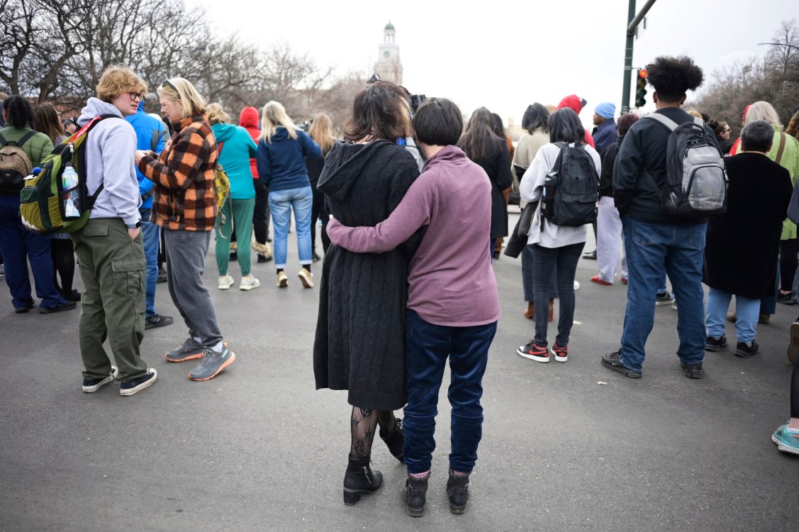 hab1ake's tweet image. Tragic news from Denver: Body found near suspect's car after high school shooting. Community demands better student protection. #DenverShooting #SchoolSafety washingtontimes.com/news/2023/mar/…