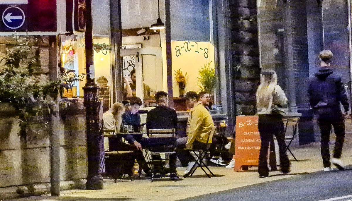 pewileman's tweet image. @axisbeer in Arch 16 Wellington St @Gateshead is one of several bars creating a chilled cultural vibe in the arches just off the #HighLevelBridge and the nearby expanding community of the  #OchreYards urban regeneration project.