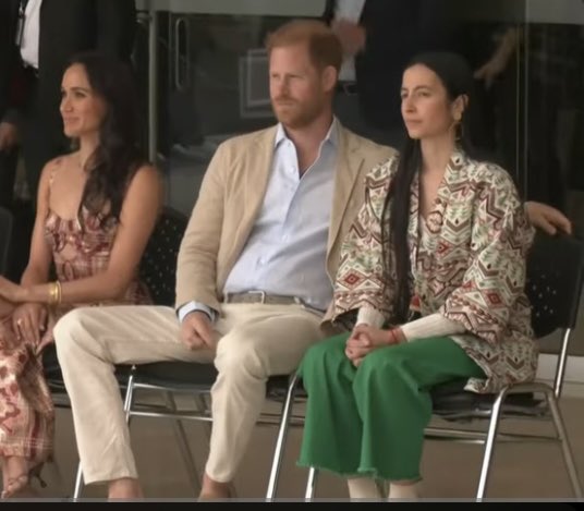 Megaliar Markle tweet media