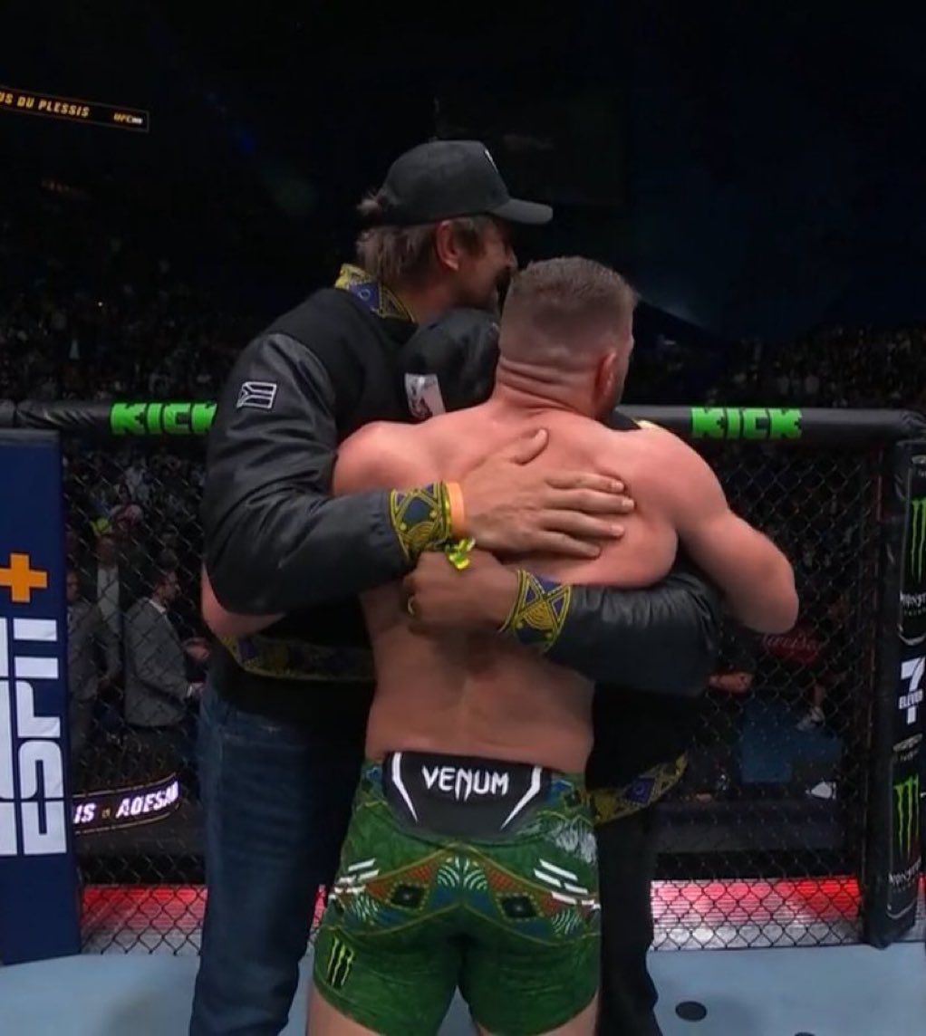masixole_l's tweet photo. The world needs to know being  South African has got nothing to do with race #Nigeria will never ever win against us We have way too much love for our country 🇿🇦🇿🇦🇿🇦🇿🇦🇿🇦🇿🇦🇿🇦🇿🇦🇿🇦
#dricusduplessis #UFC305 #ufc304 https://t.co/3NSQjf1gaD