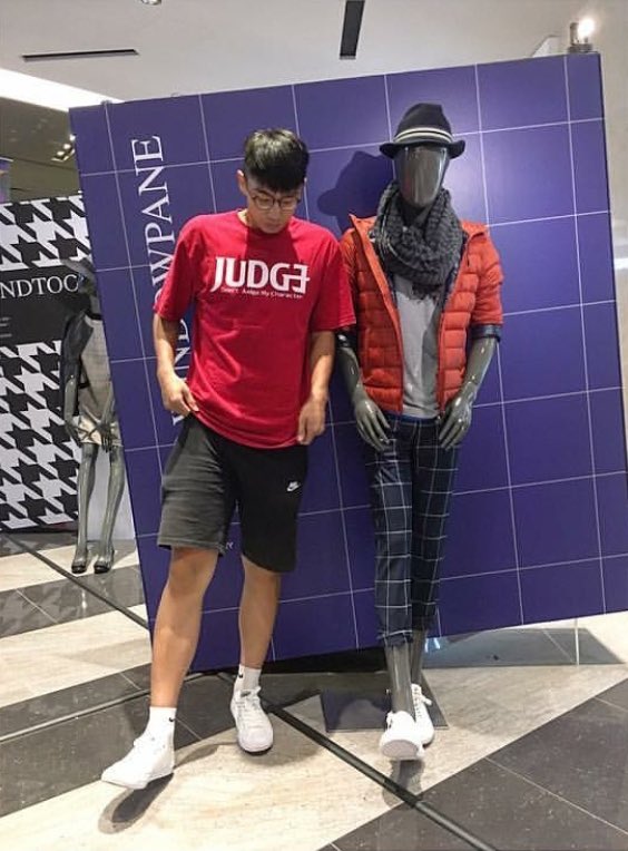 聽說這裡很多變態
想多認識哈哈
本人運動學生一枚
喜歡跟自己截然相反的類型
簡單來說就是不喜歡大家都喜歡的菜
帥帥壯壯那種都沒感覺
真的要直接了當說自己喜歡的類型會太難聽🤣
但我就喜歡
雖然目前不約 也沒在拍18禁照
但真的歡迎聊喔
有什麼問題可以留言 也可以私訊問
只要有上都會回～感謝❤️