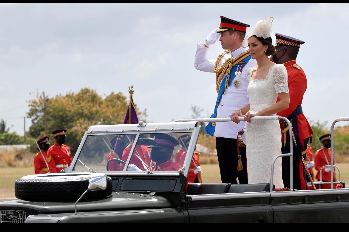 secretsciencet5's tweet photo. @MailOnline Yes pls bring back the temu royals with their slavery celebrations . Where are K&W btw?! U know , the taxpayers funded ones?! How many holidays this year ?! #KateMiddletonFakingCancer #KateMiddletonExposed https://t.co/BVy0022jhU