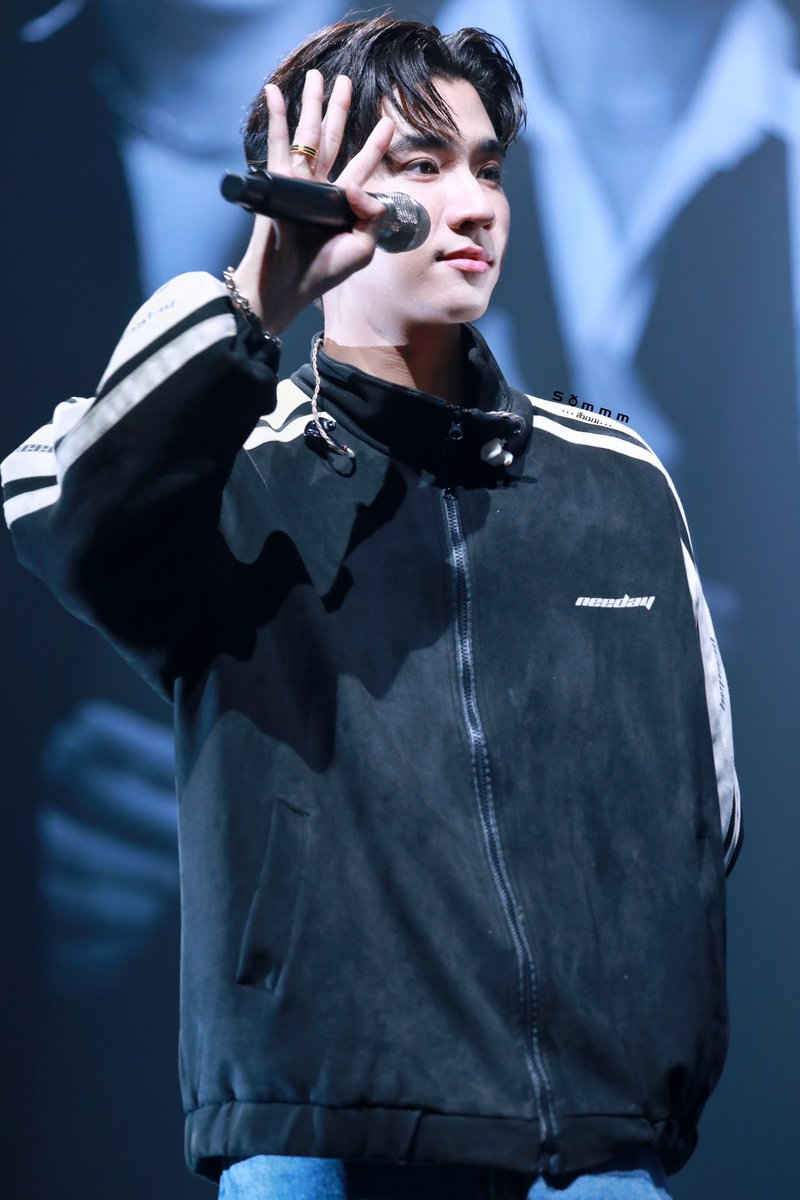 Somsom_cc's tweet photo. ☺︎ 𝟏𝟖𝟎𝟖𝟐𝟒｜𝐏𝐄𝐑𝐓𝐇 𝐈𝐍 𝐇𝐊

👋🏻🫶🏻 @perthppe

#GMMTVMUSICONxHONGKONG
#PerthTanapon 
#KDPPE https://t.co/7T14Cgzb2B