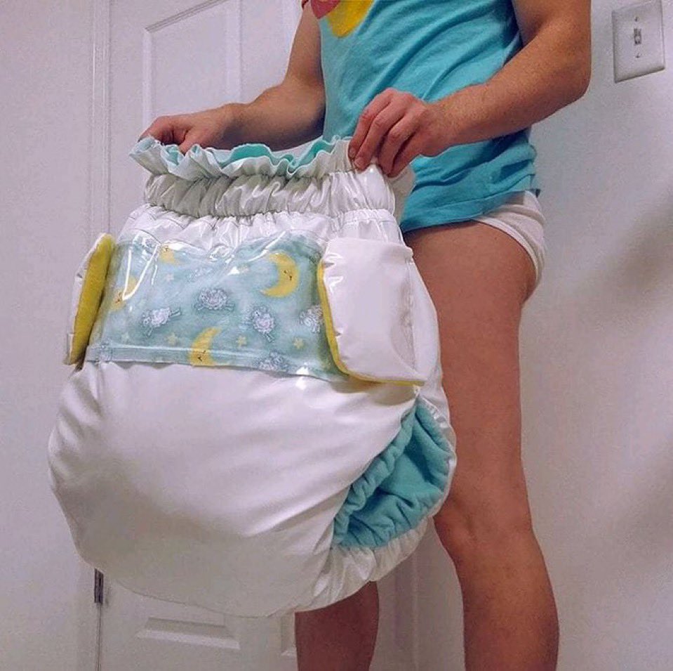 REBLOG if you prefer to be in BIG diapers 😍❤️