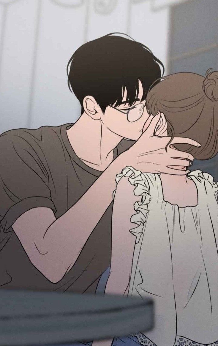 serenalvr's tweet photo. the way he takes off his glasses to kiss her even deeper😭😭😭 https://t.co/YvMw4E2tBU