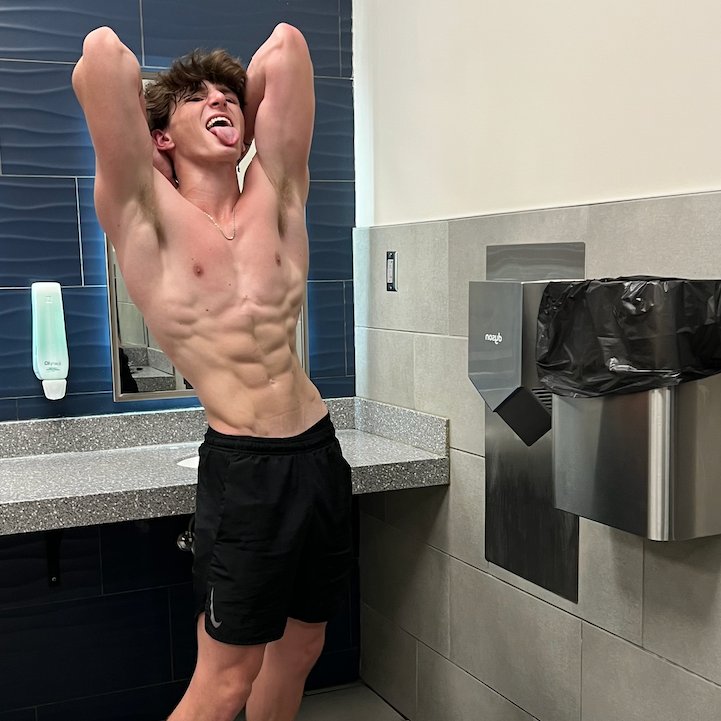 Яɛвɛℓ tweet media