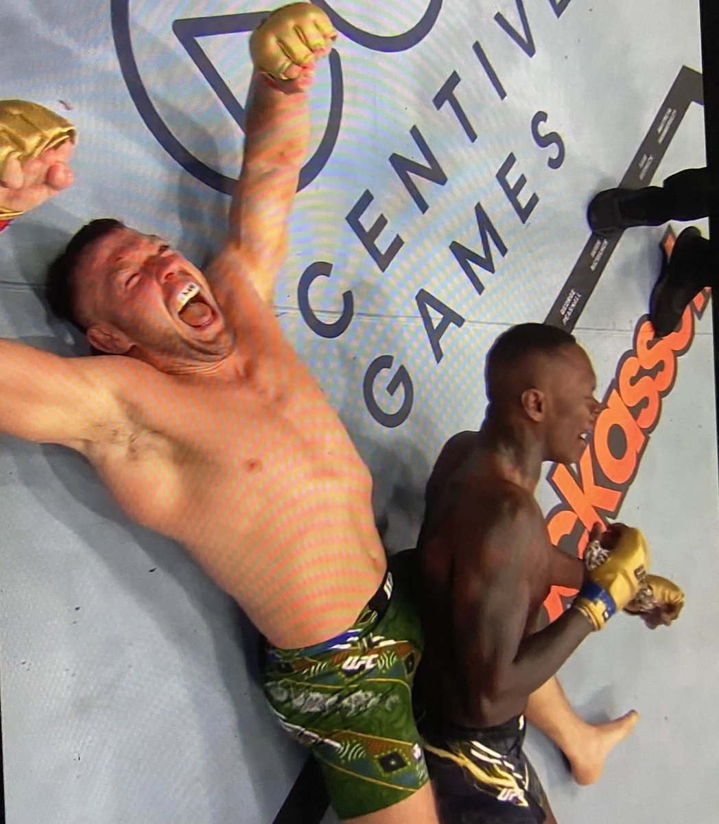 MDNnewss's tweet photo. Siya Kolisi and Eben Etzebeth celebrate Dricus Du Plessis' victory after he chocks out Israel Adesanya to retain his middleweight championship and remain as the champion of the world.🇿🇦🇿🇦

#UFC305 #dricusduplessis https://t.co/E0koCgP3zy