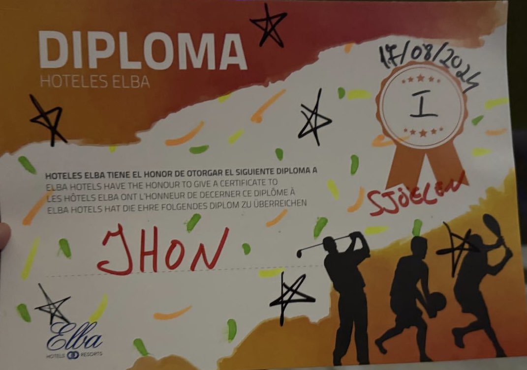 John_Rdam's tweet image. Vanaf vandaag zijn jullie volgers van een wereldkampioen Sjoelen! Gefeliciteerd allemaal 🎉🎉🎉 #Jhon