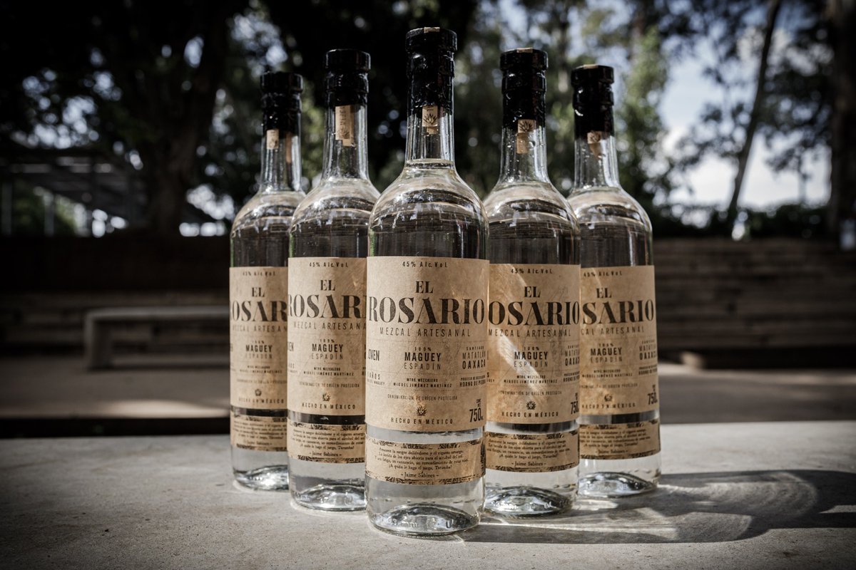 Amixes, llegó el mezcalito para sanar el alma desde Matatlán, Oaxaca. Mezcal “El Rosario” de maguey espadín /proceso de destilación horno de piedra / joven maguey 8 años / botella de 750ml en
🛒 $600 pesitos 
📍 Entregas CDMX 
🤘 Apoye a su mezcalero de confianza
🤭 Pedidos inbox