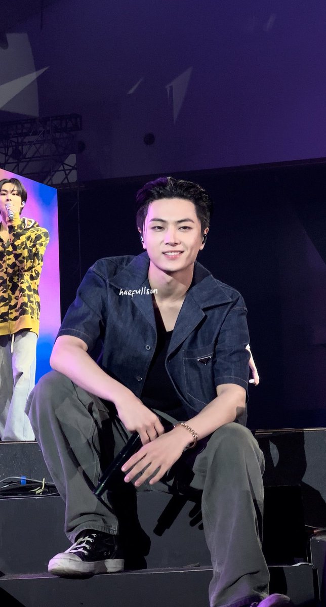 HE’S SO ATTRACTIVE 🧎‍♀️#enhypen_jay