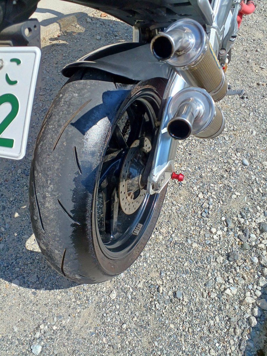 apriliahage's tweet photo. 4月から全くおバイクしてなかったですがギアオイルが激しく漏れてるので直るまでまた暫くおバイクはお休みです😮‍💨
皆様道中ご安全に🏍³₃ https://t.co/lYWJIcnei7