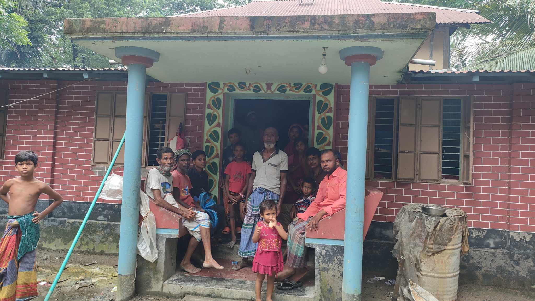 আমতলী পূর্বশত্রুতার জেরে ডাকাতি, টাকা-পয়সাসহ স্বর্নালংকার লুট