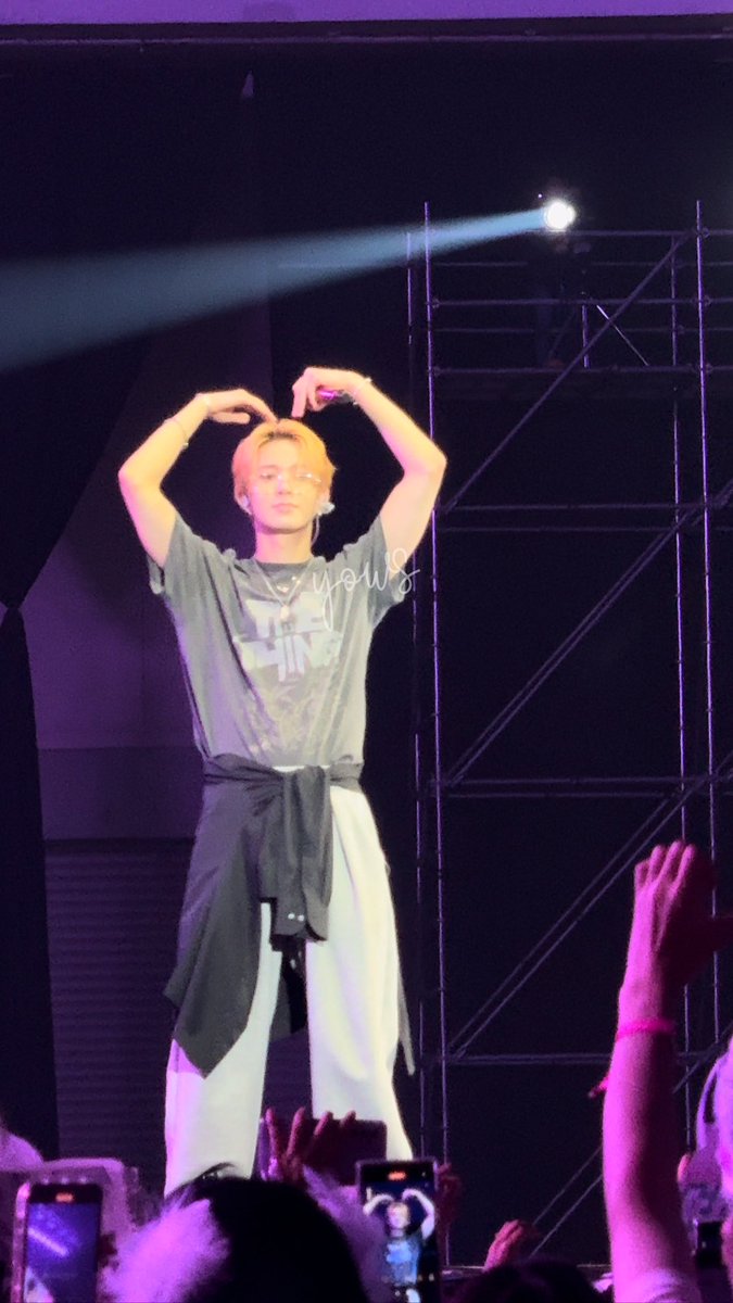 syowflakes's tweet photo. Love from heeseung🫶🏻

#FATEPLUS_IN_JAKARTA_D2
#FATEPLUS_IN_JAKARTA https://t.co/cvOlV9ygU3