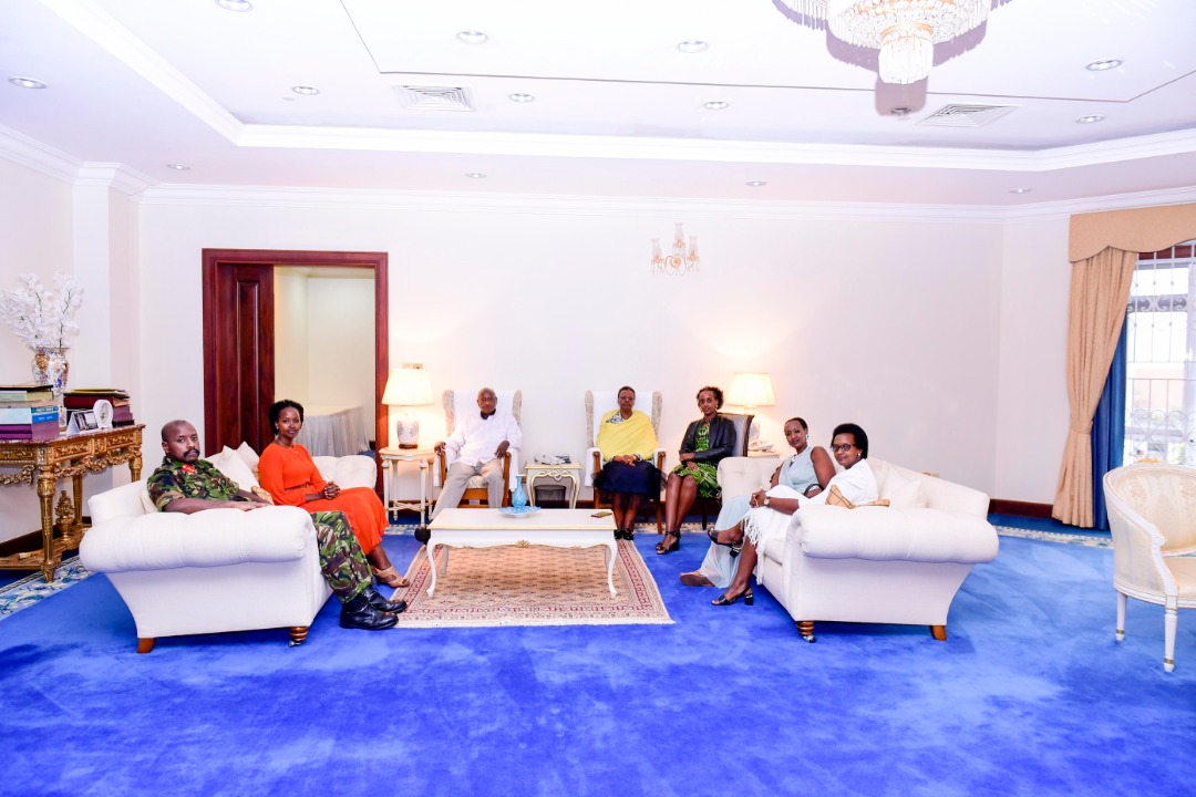 DaudiKabanda's tweet photo. I see hired 5 ruffians operating 30 pseudo accounts intimidating me to leave issues of First Family. We are discussing National issues not Family coz PACEID is funded by the tax payers. If u want to know members of the first family here they are, others can be divorced anytime. https://t.co/RthfbzZ3Gu