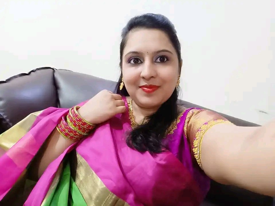 Poojams24's tweet photo. Sunday 💖🙂

#poojams #pooja #selfie #saree #sundayvibes https://t.co/FTxVSgl16P