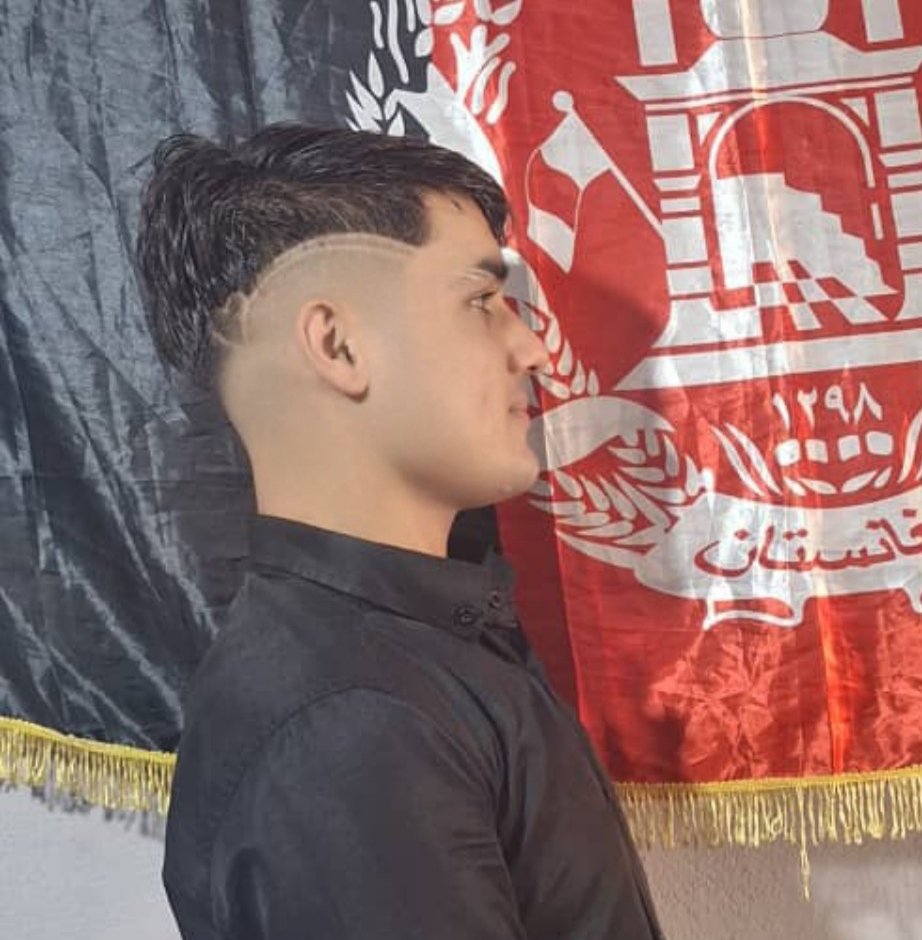 ZamanShinwar's tweet photo. زه عاجز مسلمان، عاجز افغان او عاجز سړی. 
تاسې ټولو ته د خپلواکۍ د بېرته اخیستلو د ۱۰۵مې ڪلیزې مبارڪي وایم.✌🇦🇫 https://t.co/HAeGVc1IvI