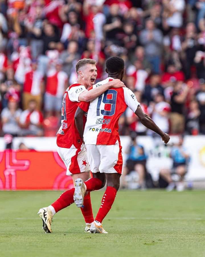 TalkingSports07's tweet photo. Oscar Dorley levelled  the scoreline,  as Slavia Prague  made a comeback in the last ten minutes, to take all  three points at home against Teplice!

Slavia Prague 2-1 Teplice https://t.co/oWw9zvndy0