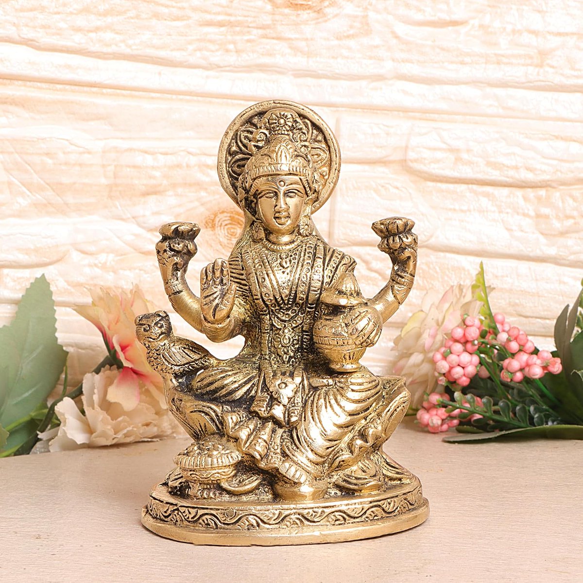 svarupart's tweet photo. Goddess Lakshmi blesses with 16 types of wealth, bringing prosperity to families &amp; businesses. #lakshmipuja #lakshmiidol #brass #brassidol #hindu #hindugod https://t.co/wWe8wXTbsA
