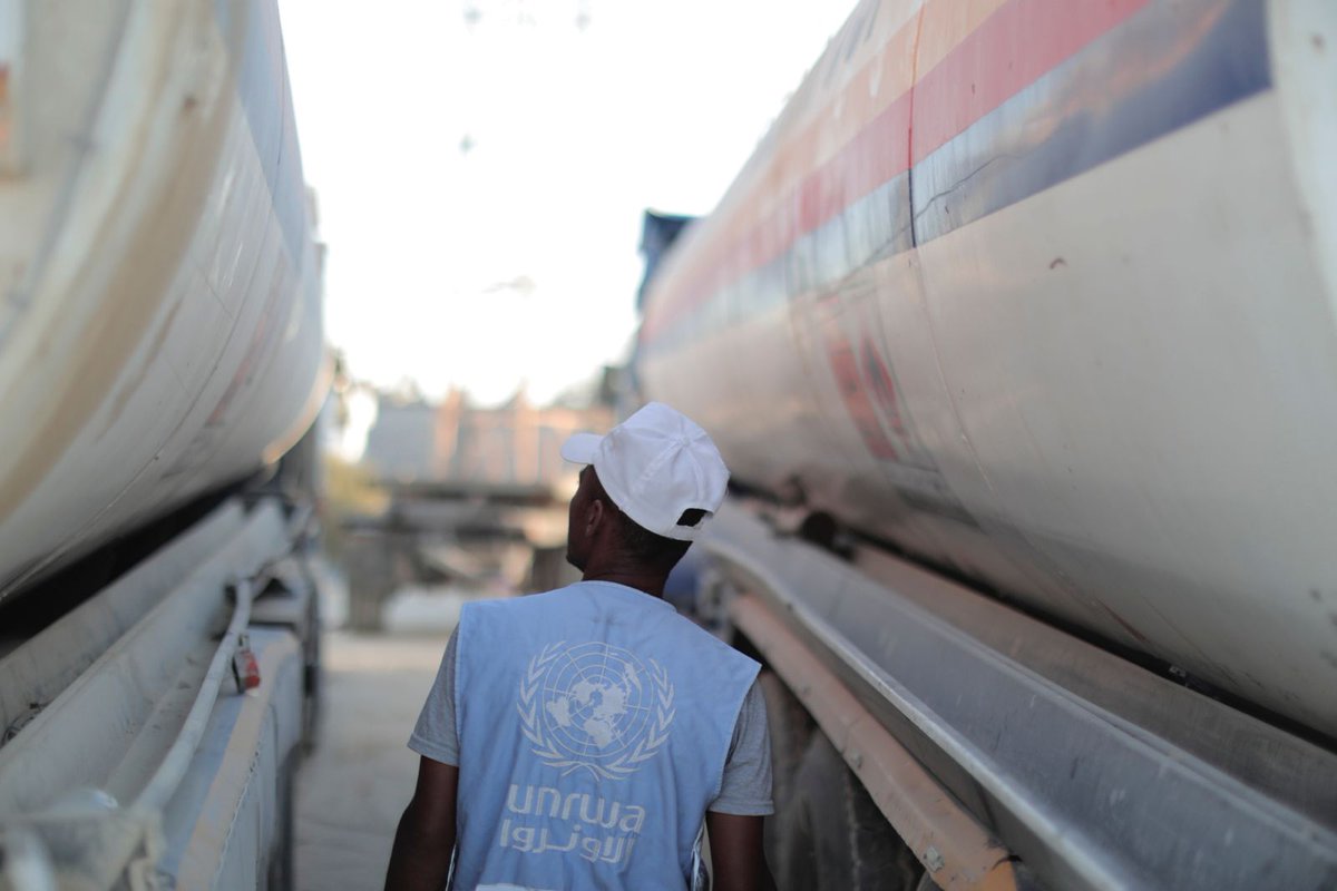 Thank you #Iraq 🇮🇶 and <a href="/PalestineRCS/">PRCS</a> for delivering 10 million litres of fuel to #Gaza to support the humanitarian response.

Fuel is a fundamental resource, powering health facilities, bakeries and desalination plants. Safe and unimpeded humanitarian access is critical.