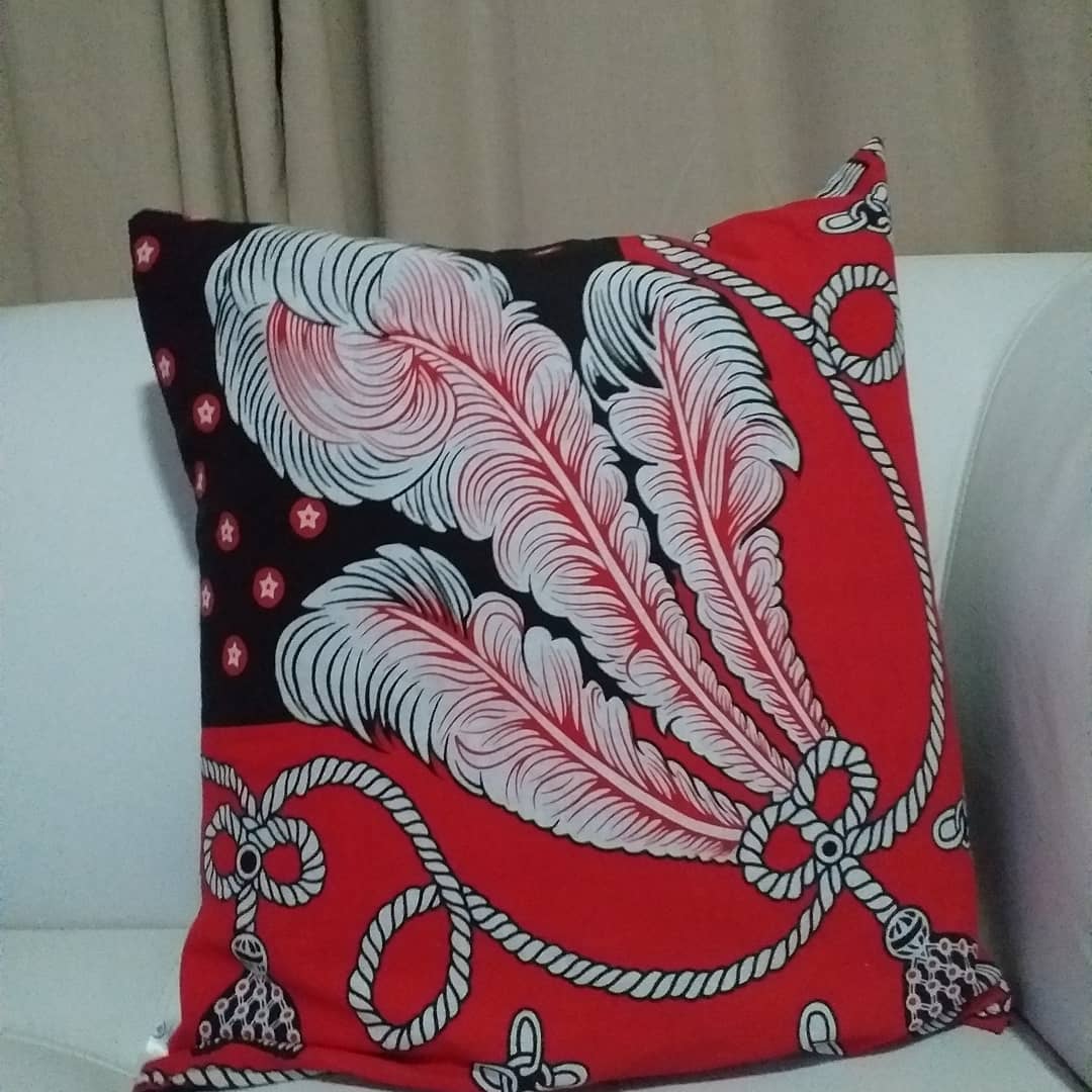 house_kanga's tweet photo. House of kanga houseofkanga@gmail.com Rugs, cushions, fleeze blankets, wall paper, wall art, chairs ( African Interior design print) https://t.co/1pS0tp2EKa