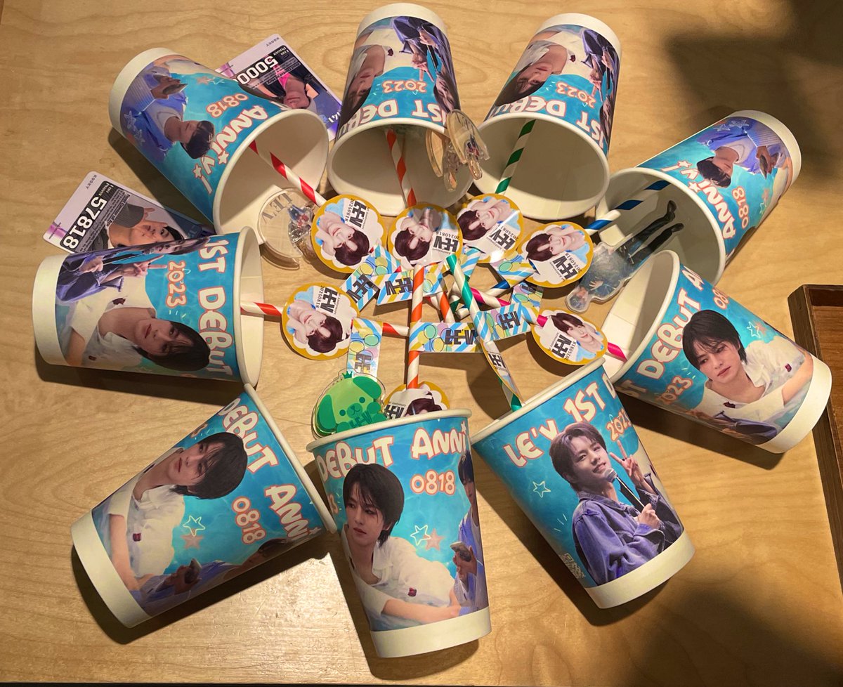 ズハオ、デビュー1周年おめでとう！
Kooky様、素敵な飾りをしてくださった皆様、お会いできた方、ありがとう🫶🏻
#LEV_Cafe_TOKYO
#LEV_1st_Debut_Anniversary
#王子浩0818出道_周年快乐
#레비_데뷔_1주년_축하해