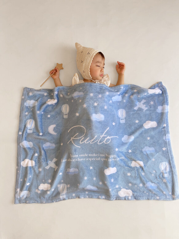 BestPresentId's tweet photo. Selimut yang lembut dan nyaman dapat membantu si kecil cepat terlelap. New mom juga bisa istirahat dengan tenang. Seperti selimut bayi ini, nih. Uniknya bisa di custom nama bayi. #selimutbayi #hadiah #kado. https://t.co/kuZOk6ejc8