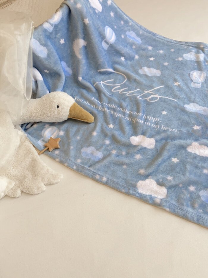 Selimut yang lembut dan nyaman dapat membantu si kecil cepat terlelap. New mom juga bisa istirahat dengan tenang. Seperti selimut bayi ini, nih. Uniknya bisa di custom nama bayi. #selimutbayi #hadiah #kado.