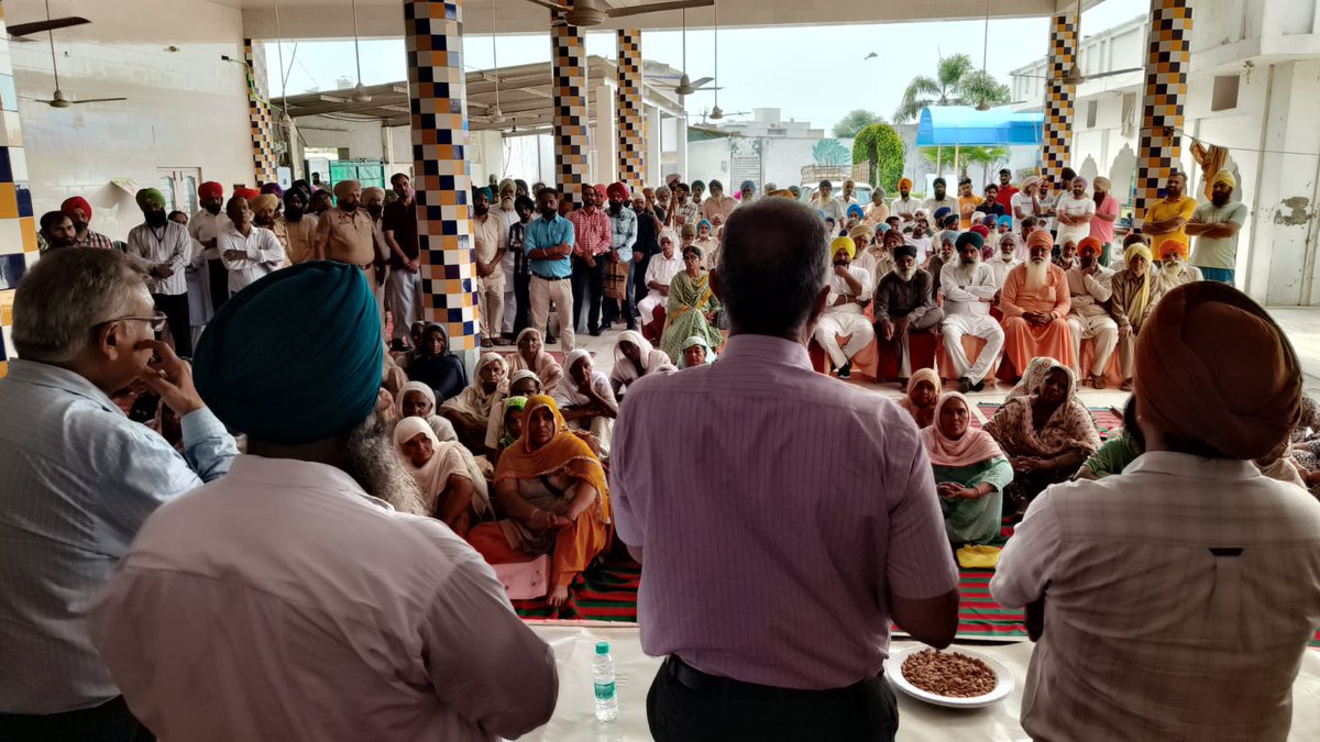 AAPbalbir's tweet photo. We are going to each &amp; every village of my constituency &amp; resolving people’s issues on the spot. This outreach is a part of CM @BhagwantMann’s promise that Punjabis will find their government at their doorstep. “Punjab Sarkar aap ji de dwar” is a massive success amongst masses. https://t.co/StTlfEUJlj