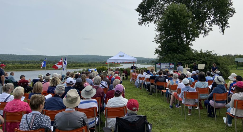 RYMazerolle's tweet photo. Fier d’être au dévoilement de la plaque à l’honneur du héros acadien Joseph Beausoleil Broussard à Hebb’s Landing, près d’Annapolis Royal. 🌞 - Proud of the unveiling of a plaque in honnor of Acadian hero Joseph Beausoleil Broussard near Annapolis Royal. 🌞#acadie #franceaucanada https://t.co/tIgZQ9NdsL