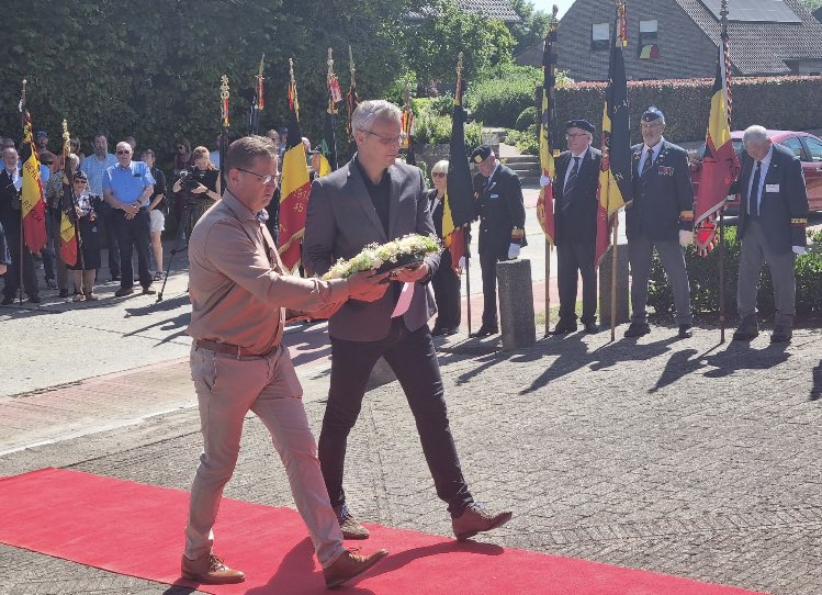 Bestuur aanwezig bij 80e herdenking Meensel-Kiezegem.
Op zondag 11 augustus jl waren verschillende Puttenaren aanwezig bij de herdenking in het Belgische Meensel-Kiezegem. Waar in augustus 1944 twee razzia’s plaats hebben gevonden als vergelding voor de moord op een collaborateur