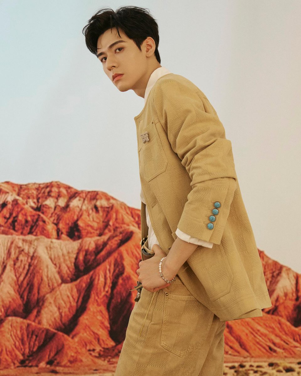 GongJunBrasil's tweet photo. 🐶 16.08.24 | Atualização do Gong Jun no Instagram [1/2]

"Cowboy da Vuitton 🤠"

🔗https://t.co/YNFfmbqJrJ

#GongJun #龚俊 #SimonGong https://t.co/GotOPToE4x