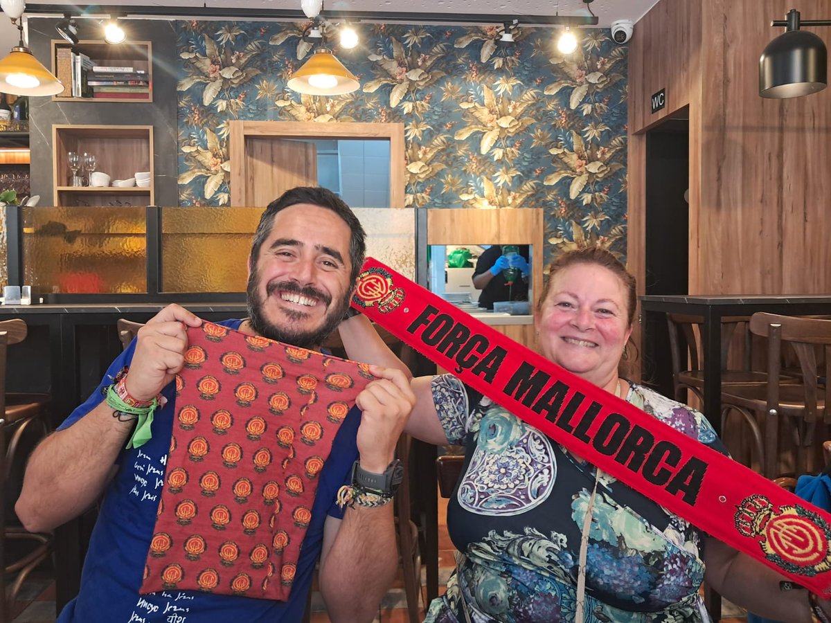 Després de 29 dies, avui he arribat a Santiago, recorrent diferents parts d'Espanya. El buff que duc m'ho va regalar ella i m'ha donat la sorpresa de ser-hi en un dels moments més importants de la meva vida. <a href="/RCD_Mallorca/">RCD Mallorca</a> va per tu!! Amunt Mallorca!! Avui guanyam!!!