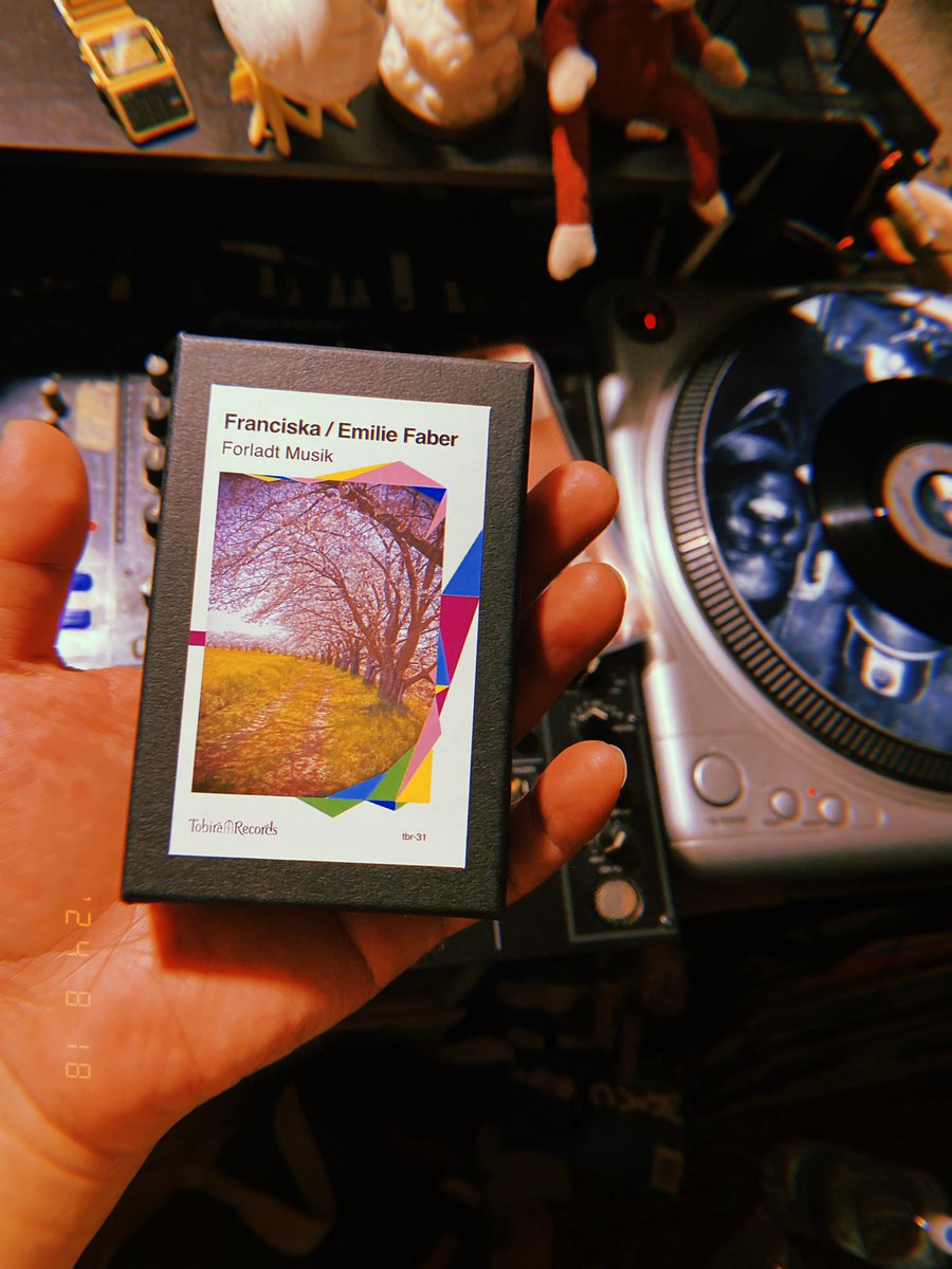 Tobira records企画のFranciskaの新譜。今年の春からずっと楽しみにしていたので、遂に！
tobirarecords.com/en/collections…