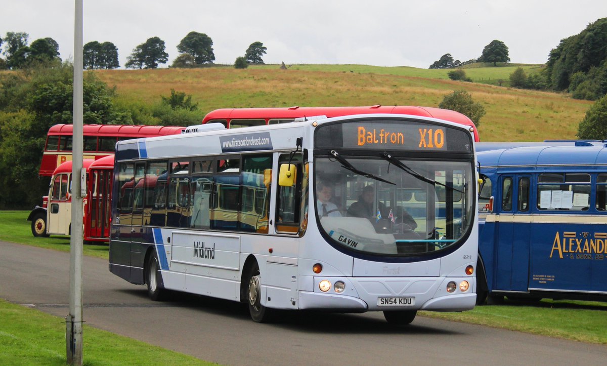 FirstOverground's tweet photo. Preserved SN54 KDU 65712 (or 1605 under McGill's) under Shuttle Services in Lathalmond yesterday!!
Also taken just a few hours later, McGill's HY09 AZF 2303 on an X10 towards Balfron.
#WrightSolar #WrightEclipseUrban https://t.co/FsRxg0vgdy