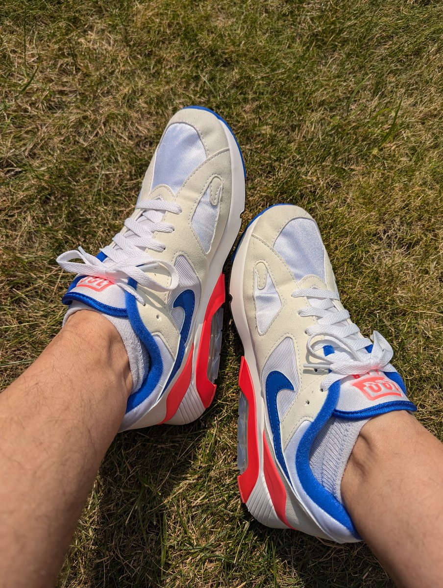 DJLBIZ's tweet image. Happy Sunday everyone 🙏 Sun is out and these 180s are looking fine.
#woft #kotd #wearyourair #yoursneakersaredope #SNKRSLiveHeatingUp #nikeair180 #airmax #retrosneakers #solesupplier #urbansyndicate #nikeair