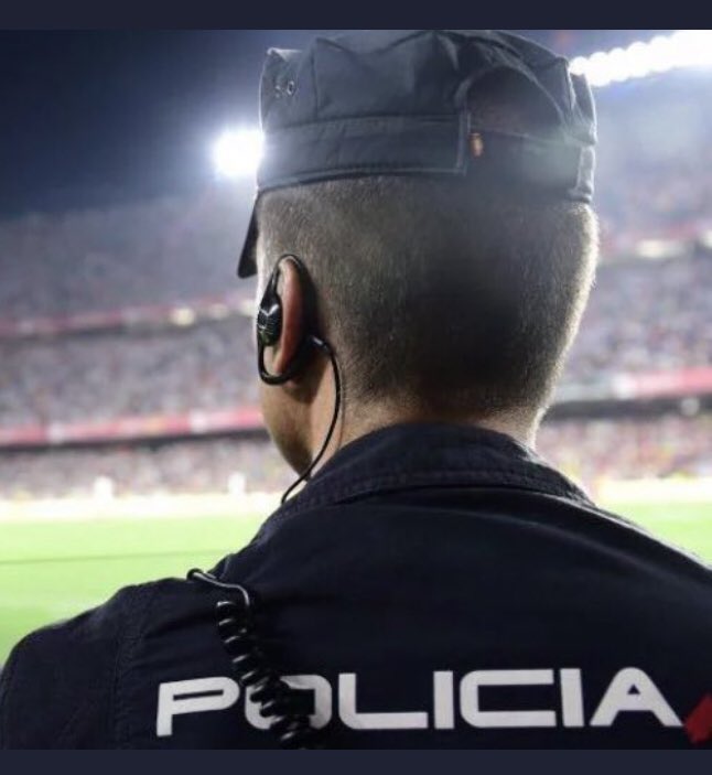 ufpol's tweet photo. El fútbol profesional no es un deporte, es un negocio.

👉Un negocio que “consume” seguridad pública de todos y no paga ningún canon a la sociedad.

👉Un negocio que no mostrará señal de duelo por el niño de 10 años, asesinado a puñaladas en Toledo está mañana en un campo de fútbol.