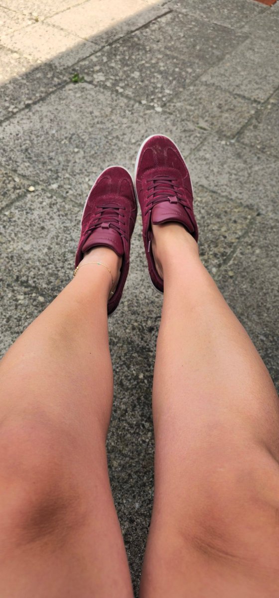 LisaDomFeet's tweet photo. Parogodzinna podróż na moich pięknych nóżkach mnie czeka czekajcie na wiecz��r kundle kiedy wrócę 
P.S Buty bez skarpetek 🥵 

#FinDom #findomworship #feetworshi̇p #Feet #mistress 
@dev_oted @FindomPolish @rt_feet @rtfeetslave1 @rtfindom @RT_THE_FEET @dommes_rt https://t.co/NIInzZad3c