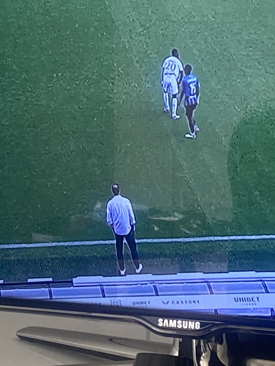 La calvitie de Jonas c est choquant putain ( je te donne du respect Jonas j ai pas envie de avoir la même chose ) 
#clurafc