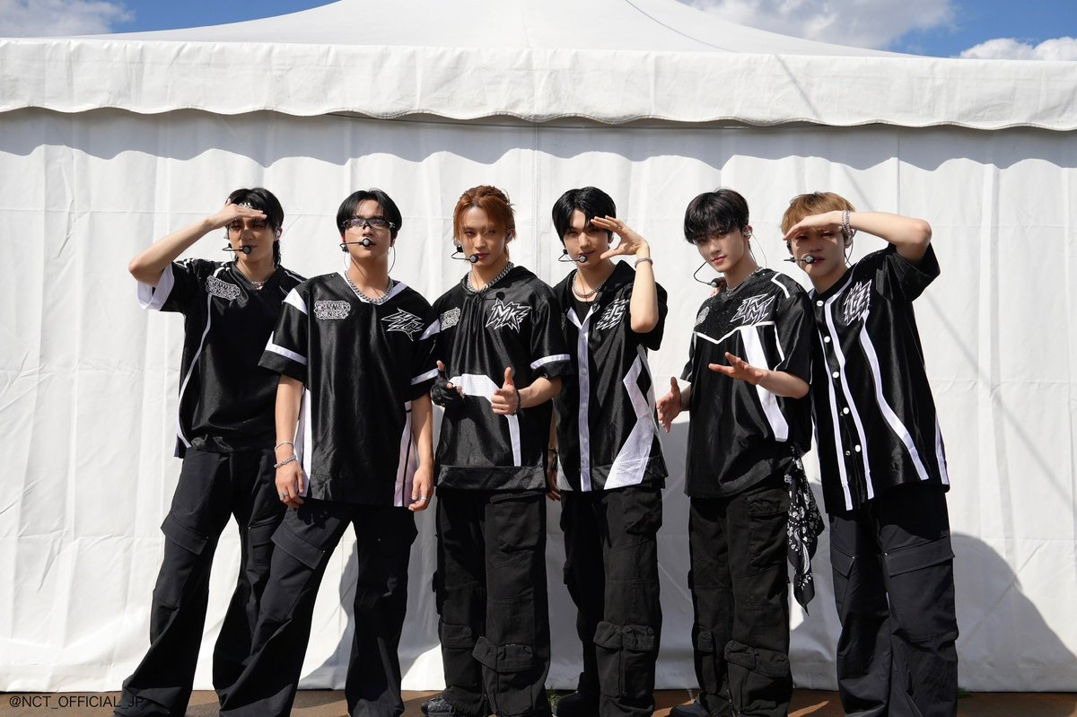 NCT_OFFICIAL_JP's tweet photo. SUMMER SONIC 2024 IN OSAKA🌞✨

アレンジが施されたお揃いのユニフォームでパフォーマンスしたDREAMはどうでしたか？ᯓ🖤

一緒にDREAMのステージを盛り上げてくれたシズニのみなさん、そして大阪のみなさん！ありがとうございました💚
残りの夏もNCT DREAMの音楽を聞いて楽しく過ごしてくださいね✨

#NCTDREAM #NCT
#SUMMERSONIC #サマソニ #OSAKA