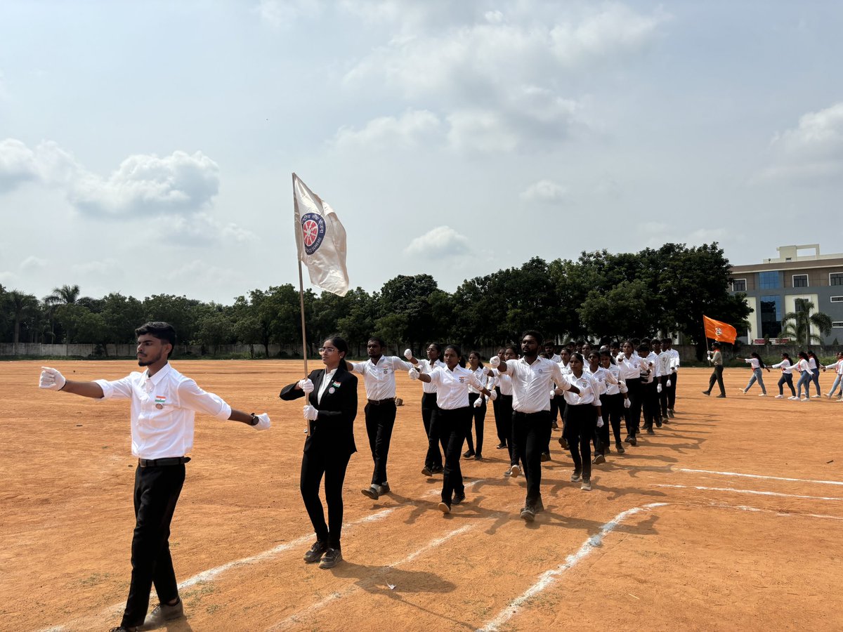 CMRIT_NSS's tweet photo. On the occasion of Independence Day, NSS Volunteers of CMRIT had taken part in parade and hosting out tricolour. This Independence Day let us all pledge to always uphold the dignity of our Nation.#independanceday https://t.co/ra5ZrEnJOu