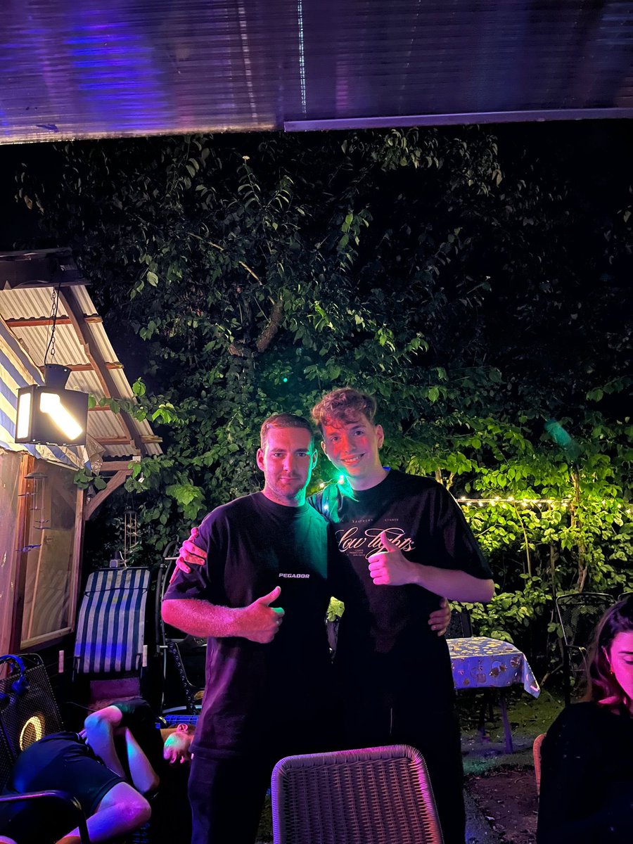 vor 7 jahren das erste mal geredet, gestern das erste mal getroffen <a href="/elrobto249/">Leon🤫</a>