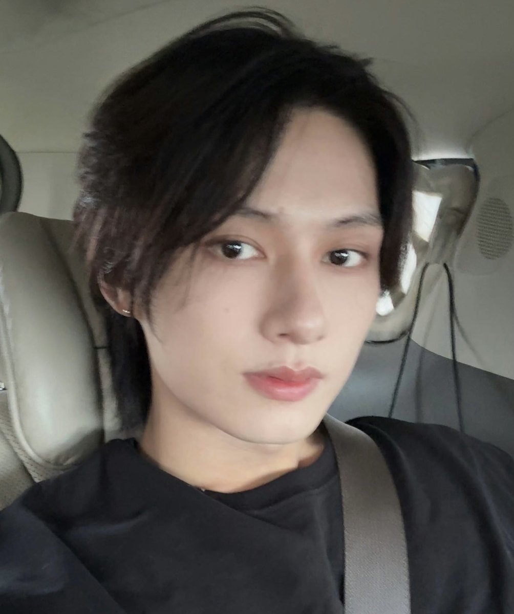 he just keeps getting prettier and prettier

2019                                                             2024