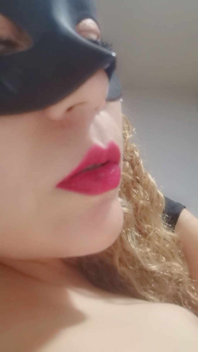 Sandradbinion1D's tweet photo. Misteriosamente Femenina.. Una dama tiene un sin fin de misterios, y no cualquiera logra nunca conocerlos todos. 🌹🔥 https://t.co/qYY7RI9tVM