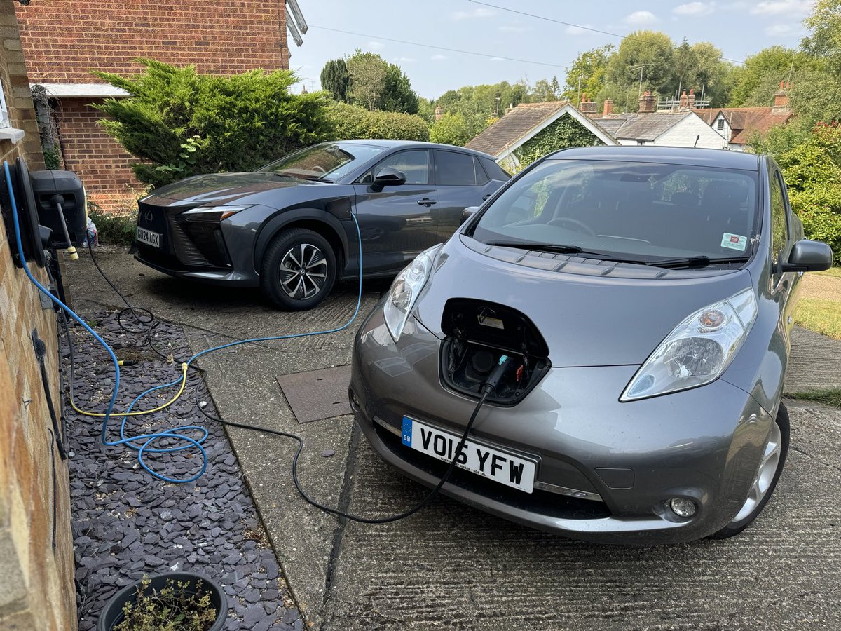 TomBarnardWords's tweet photo. Making the most of ⁦the ⁦@OctopusEnergy⁩ free power hour. https://t.co/7R4vvMB9Ip