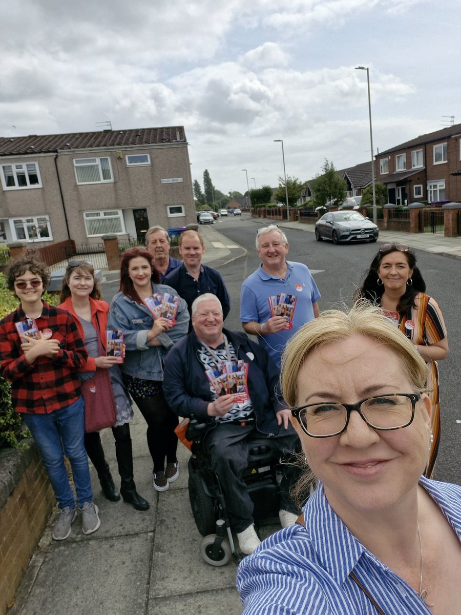 Thank you to <a href="/LiverpoolLabour/">Liverpool Labour</a> councillors and Garston members Tanya and Ciahn for coming to #BelleVale to discuss local issues with residents in our regular street surgery,  loads of contacts.

Then to see the new Farmfoods in The shopping centre, looking good!

<a href="/William_OldSwan/">William Shortall</a>