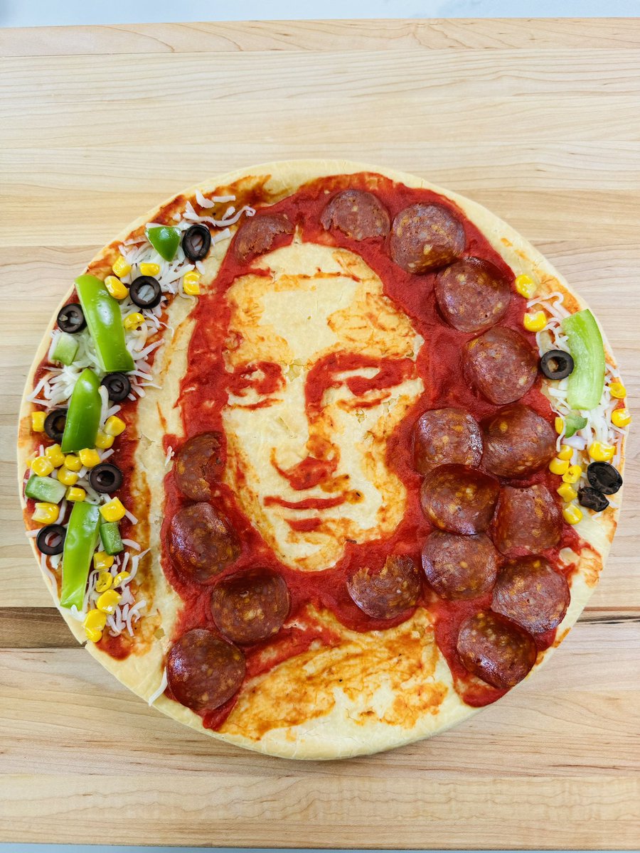 NathanWyburnArt's tweet image. The Mona Pizza!! 🍕 

Created and filmed this with @NickDiGiovanni a few weeks back!

#pizza #pizzaart #monalisa #monapizza #nickdigiovanni #fyp #nathanwyburn #chef #art #artist #artistsoninstagram