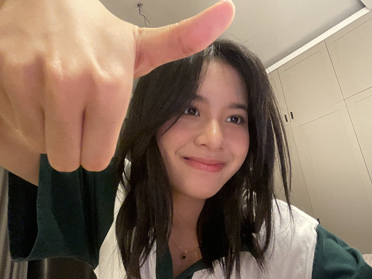 _zeeasadel's tweet photo. terimakasih banyak untuk last VC aku. i remember pertama kali VC, belum sold out, belum banyak juga sesinya.. aku selalu bersyukur bertemu orang, kenalan, bercanda dan menghabiskan waktu yang baik dengan kalian. akan selalu menjadi memori yang indah untukku. 🤍 https://t.co/346kfhmnK7