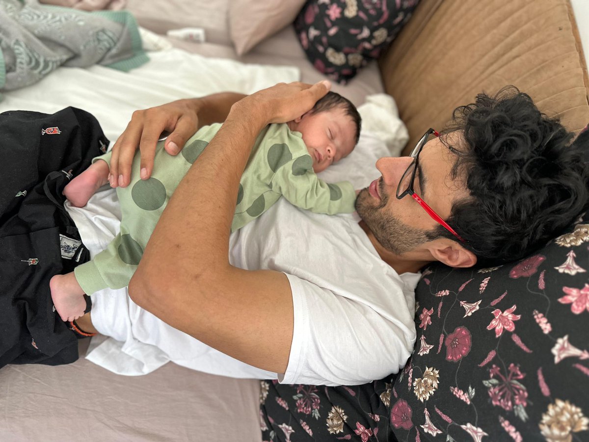 sumirkaul's tweet photo. My heart swells with pride for the brave wife of martyred DySP Humayun Bhat, who fights on with their one-year-old son. Bhat was honoured #kirtichakra posthumously on the eve of #Independenceday2024

Her strength and resilience are inspiring. “Never call me a widow; I am the wife of DySP Humayun.” Her words echo the indomitable spirit of love and honor. 
@JmuKmrPolice @ChinarcorpsIA @DigSkr @NorthernComd_IA 
#NeverForgotten #HeroicWomen 💔✨
A small story 

https://t.co/hmdv6CxJGU